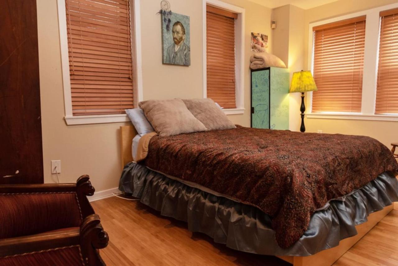 Holiday home Massive Bohemian Oasis In Philly 5 Bdrm Sleeps 12