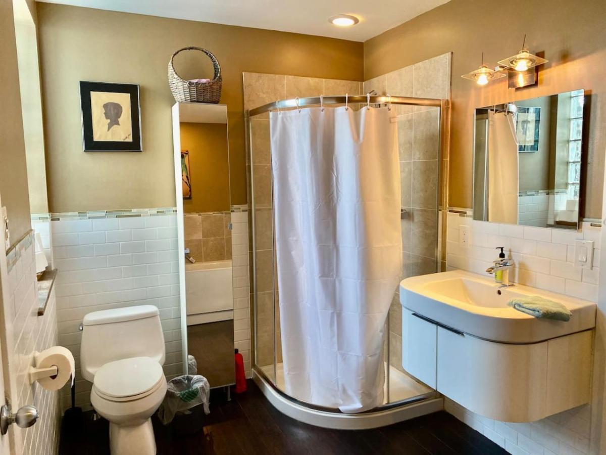 Holiday home Massive Bohemian Oasis In Philly 5 Bdrm Sleeps 12 *