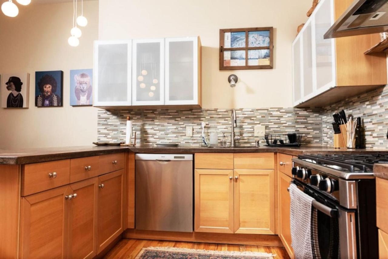 Holiday home Massive Bohemian Oasis In Philly 5 Bdrm Sleeps 12 *