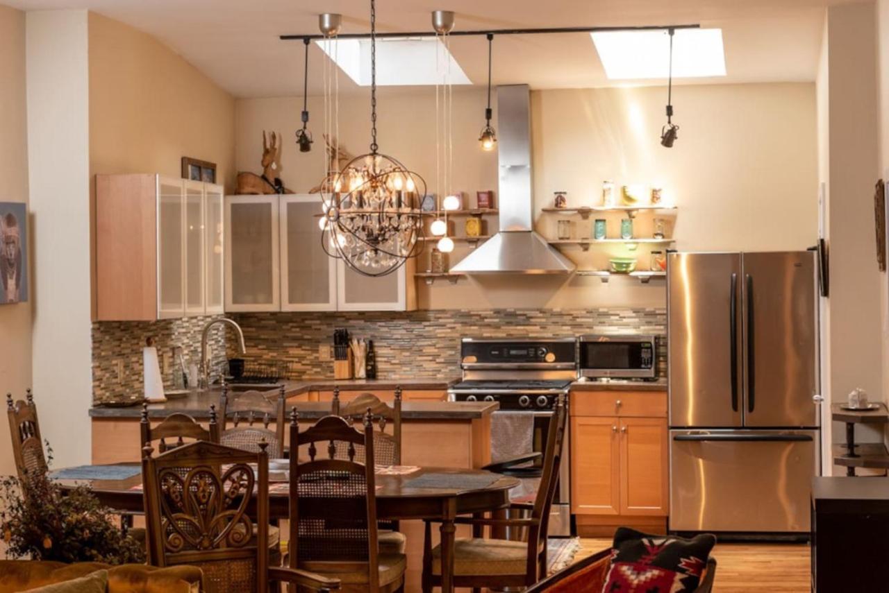 Holiday home Massive Bohemian Oasis In Philly 5 Bdrm Sleeps 12 *