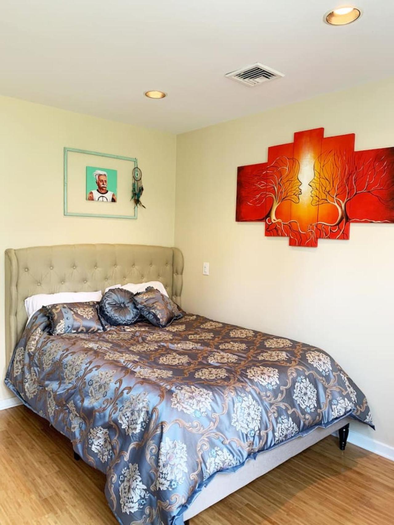 Massive Bohemian Oasis In Philly 5 Bdrm Sleeps 12 *