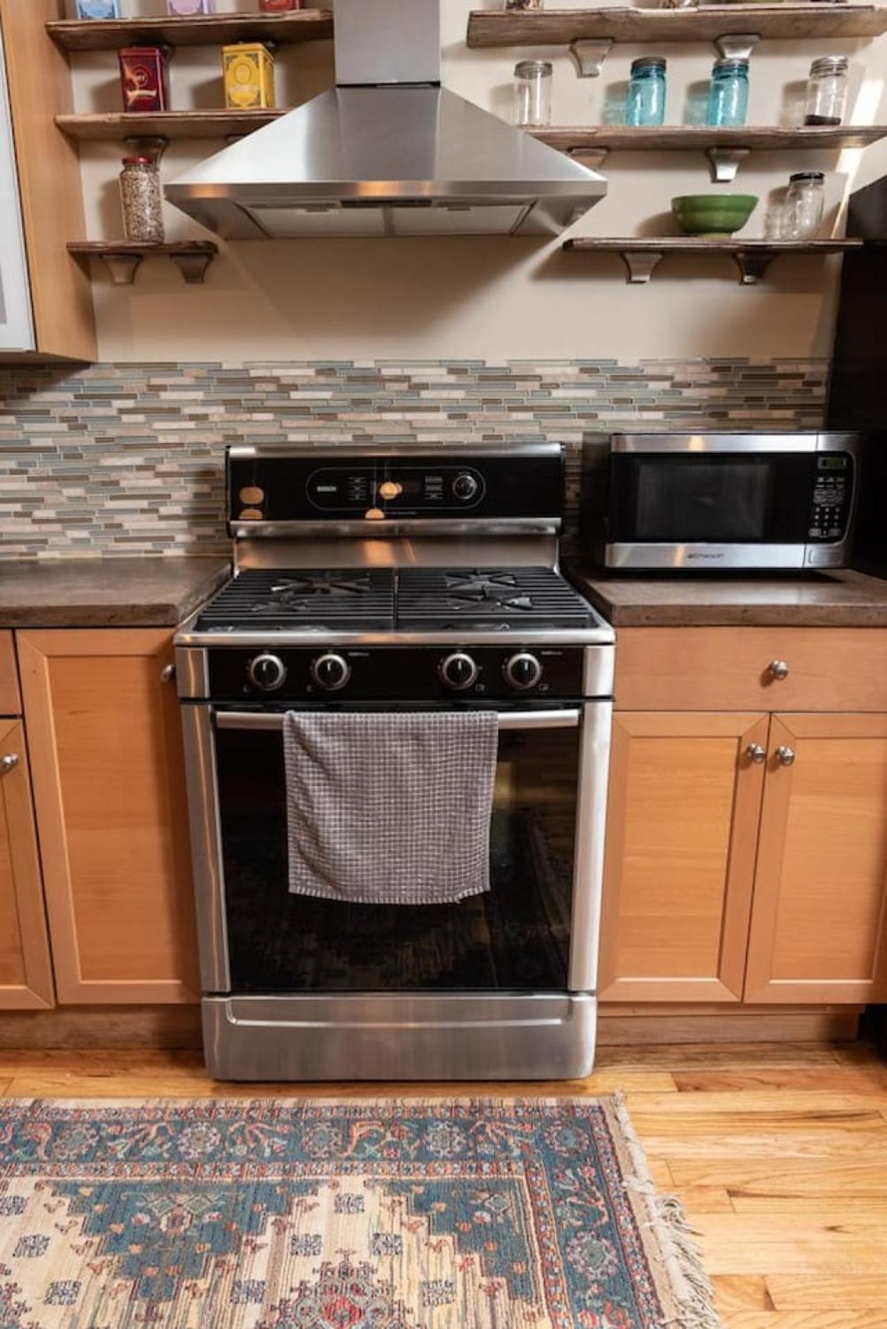 Massive Bohemian Oasis In Philly 5 Bdrm Sleeps 12 *